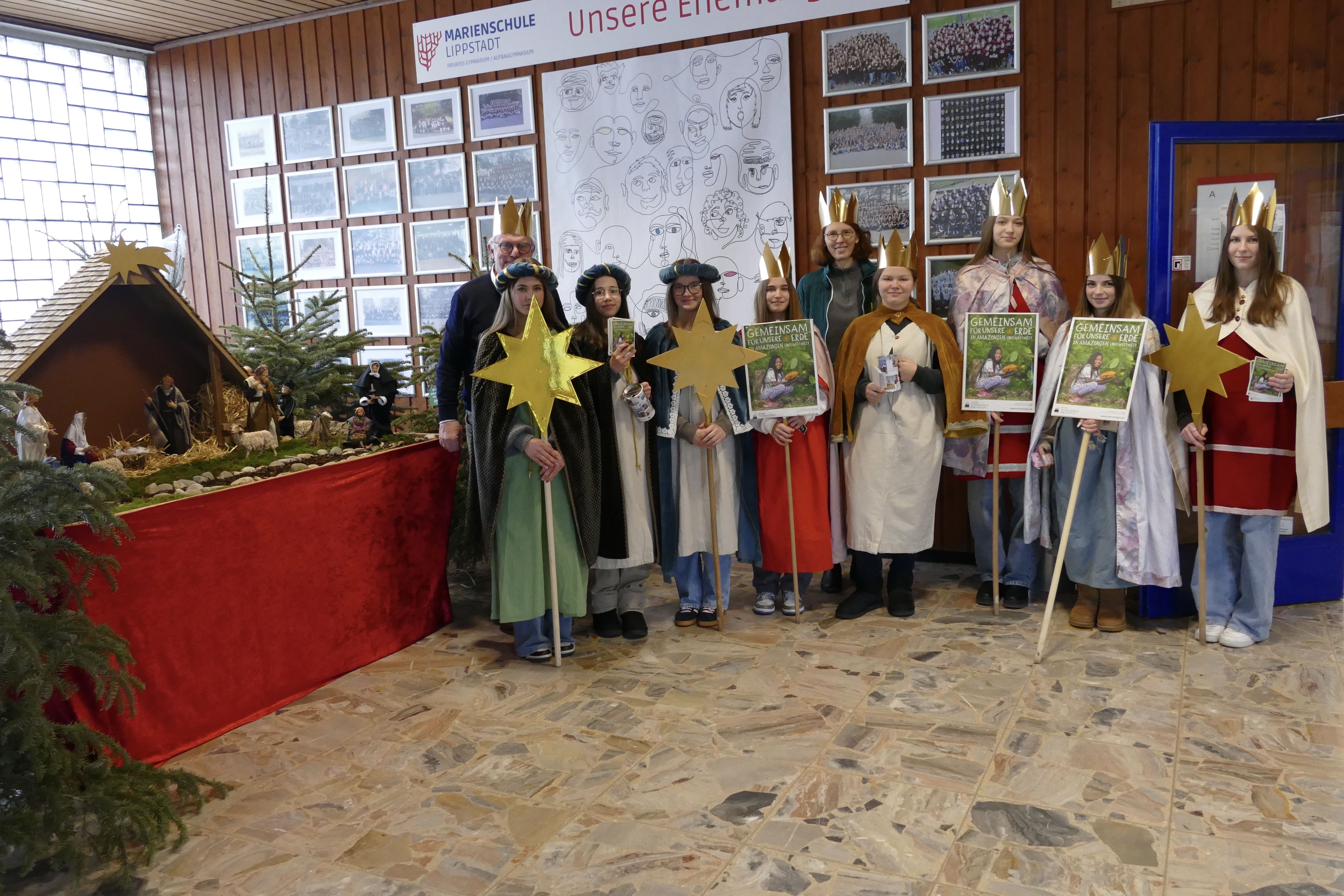 Sternsinger an unserer Krippe 2024